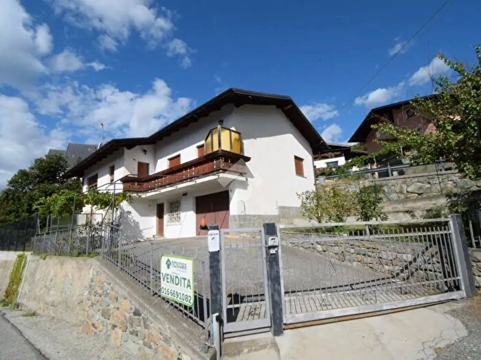 Appartamento trilocale in vendita in Strada Conoz, Chatillon