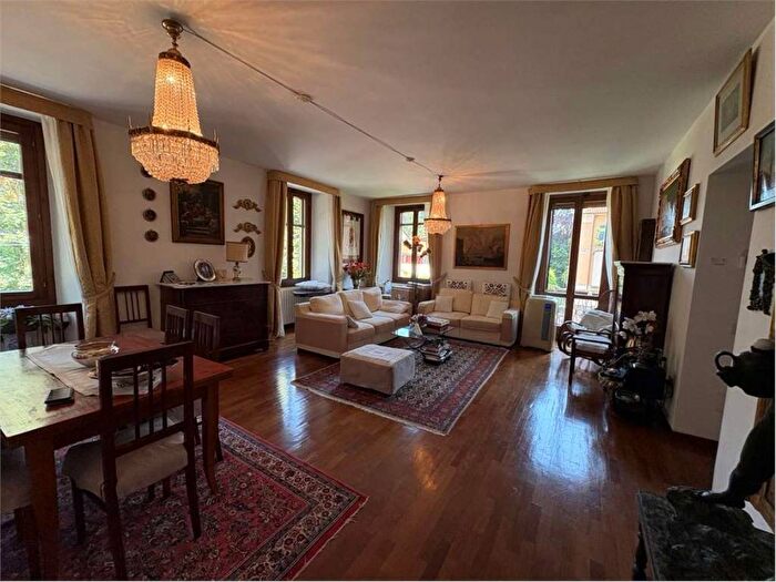 Appartamento con 5 locali in affitto in via Robarello, SantAmbrogio, Varese