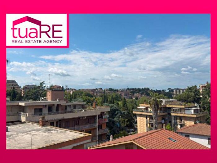 Appartamento con 6 locali in vendita in Via della Tenuta di SantAgata, Roma