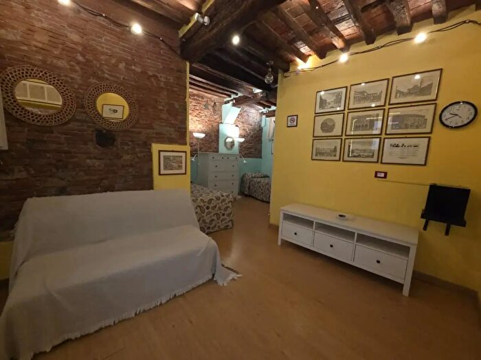 Appartamento trilocale in vendita in Ia Fillungo, Lucca