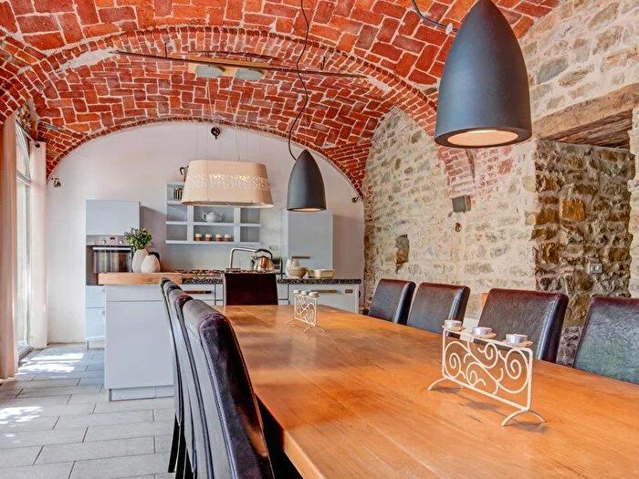 Casa con 6 locali in vendita in Cortemilia