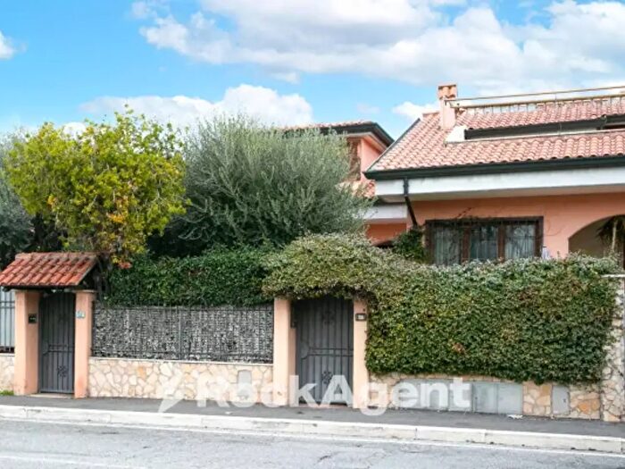 Casa quadrilocale in vendita in Viale Valle dellAniene, Guidonia Montecelio