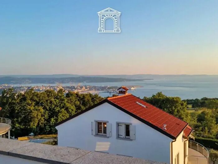 Appartamento con 5 locali in vendita in Via Toscanini, Trieste