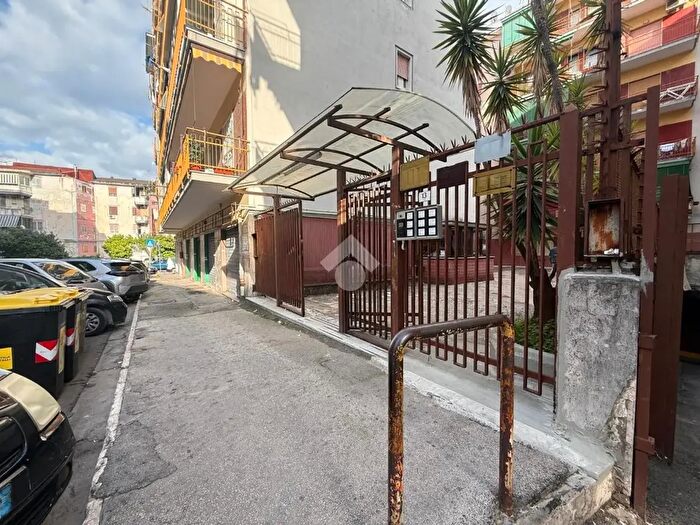 Appartamento bilocale in vendita in Viale Privato delle Comete, Napoli