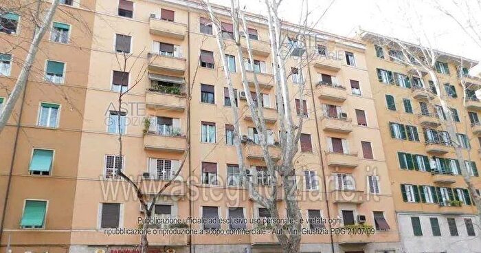 Appartamento trilocale in vendita in Viale Angelico, Roma