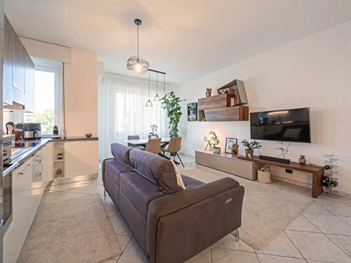 Appartamento trilocale in vendita in Via Tolmezzo, Milano