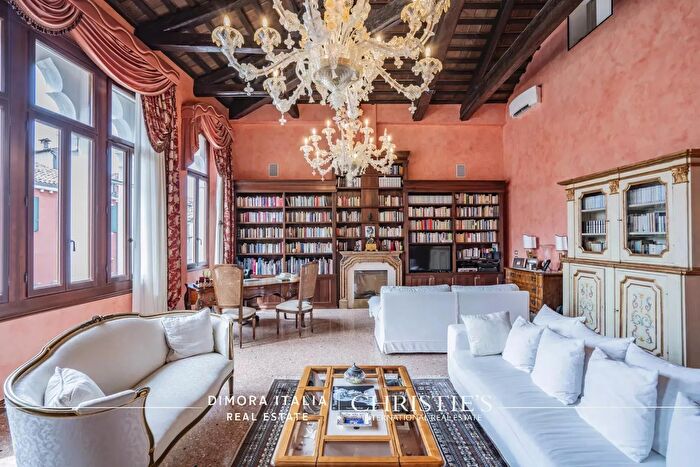 Appartamento con 8 locali in vendita in Venezia