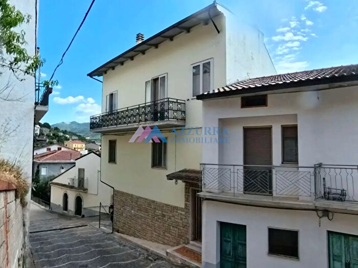 Casa con 8 locali in vendita in Montemitro
