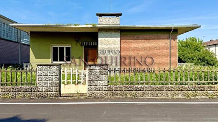 Casa quadrilocale in vendita in Via Bonomelli, Viadana