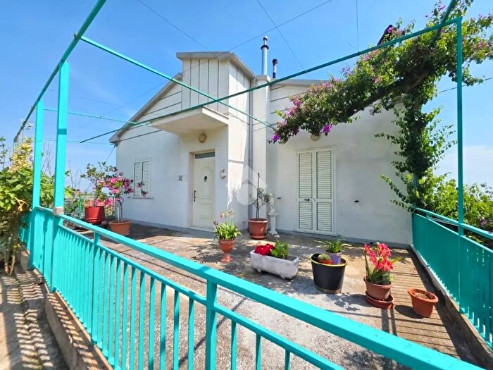 Casa con 10 locali in vendita in Contrada Stagliano, Silvi