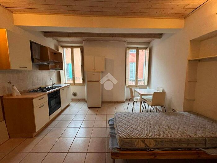 Appartamento bilocale in affitto in Via Emilia Santo Stefano, Centro Storico, Reggio Emilia
