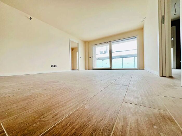 Appartamento trilocale in vendita in Lainate