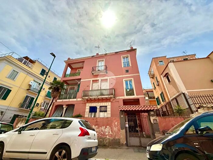 Appartamento bilocale in affitto in Via Eurialo, Napoli