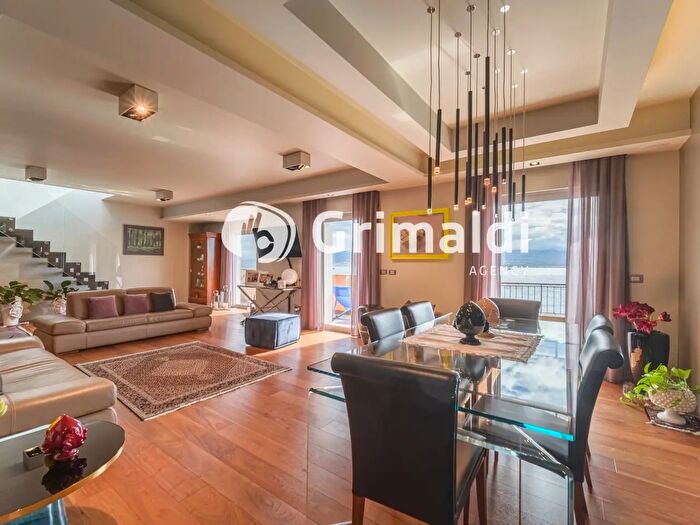 Appartamento con 6 locali in vendita in Viale Regina Elena, Messina