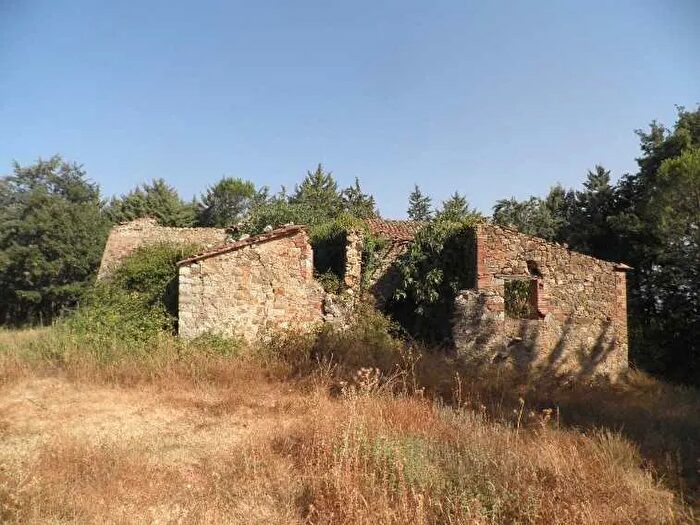 Casa con 12 locali in vendita in Radicondoli