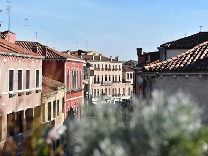 Appartamento trilocale in vendita in Venezia