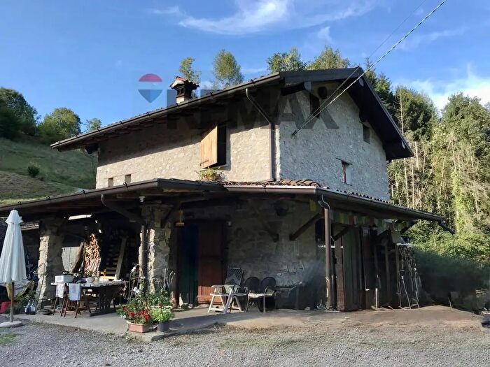 Casa trilocale in vendita in Via Nenville Snc, Irma