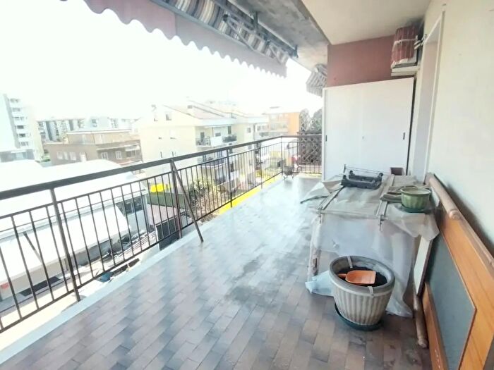 Appartamento con 5 locali in vendita in Via Euclide, Verona