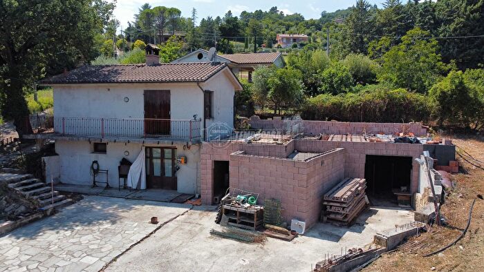 Casa trilocale in vendita in Contrada Vaglie a, Tolentino