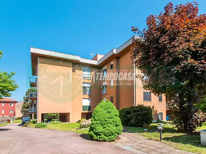 Appartamento trilocale in vendita in Via per Cerro Maggiore, Uboldo