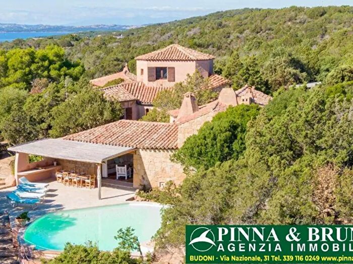 Casa con 12 locali in vendita in Arzachena