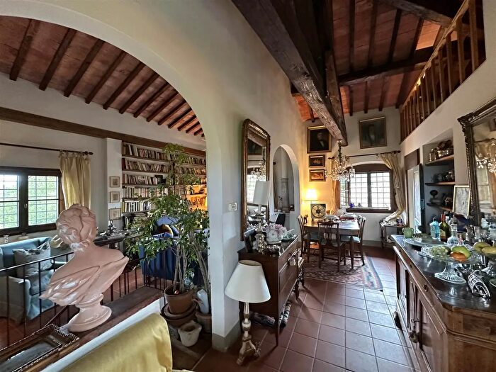 Appartamento con 7 locali in vendita in Via Antonio Gramsci, Lastra A Signa