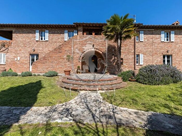 Casa con 15 locali in vendita in Vocabolo Giorgi, Castiglione Del Lago