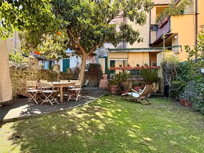 Appartamento quadrilocale in vendita in Via Don Emanuele Toso, Levanto