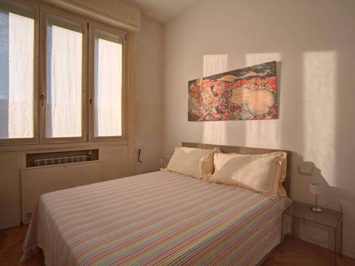 Appartamento bilocale in affitto in Via Giovanni Battista Pergolesi, Centrale, Milano