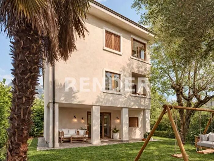 Casa con 6 locali in vendita in Mandello Del Lario