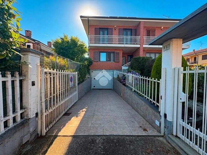 Casa con 5 locali in vendita in Via Gozzano, San Francesco Al Campo