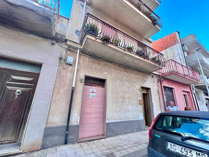 Appartamento con 6 locali in vendita in Mascali