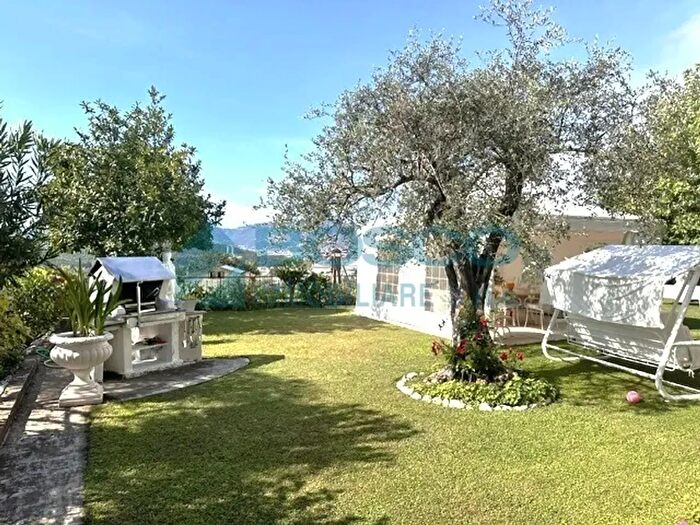 Casa con 10 locali in vendita in Via Amedeo Sommovigo, La Spezia