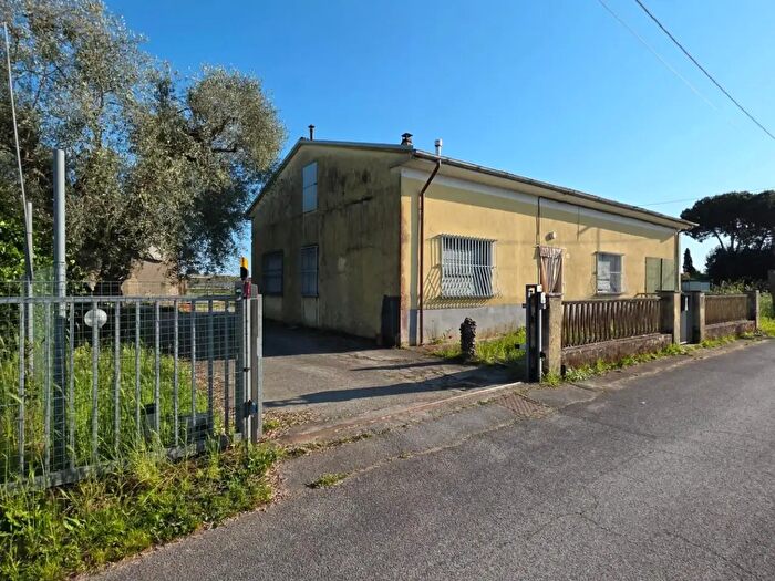 Casa con 7 locali in vendita in Viareggio
