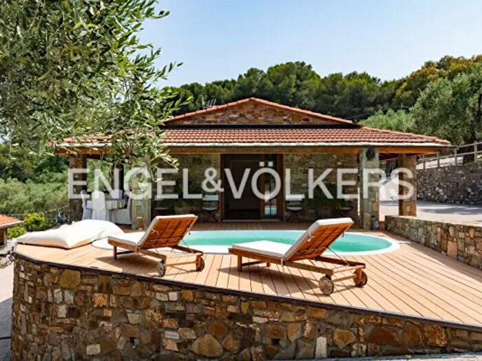 Casa con 6 locali in vendita in Via Vallovaia, San Bartolomeo Al Mare