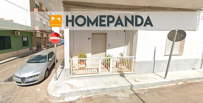 Appartamento con 9 locali in vendita in Via Genuino Gianbernardino, Lecce