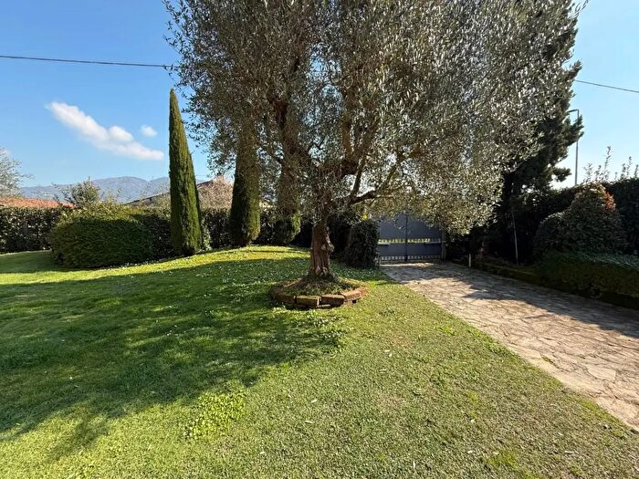 Casa con 12 locali in vendita in San Giuliano Terme