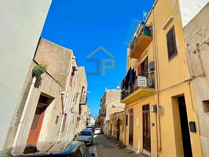 Casa con 7 locali in vendita in Via Nicolò Vivona, Castellammare Del Golfo