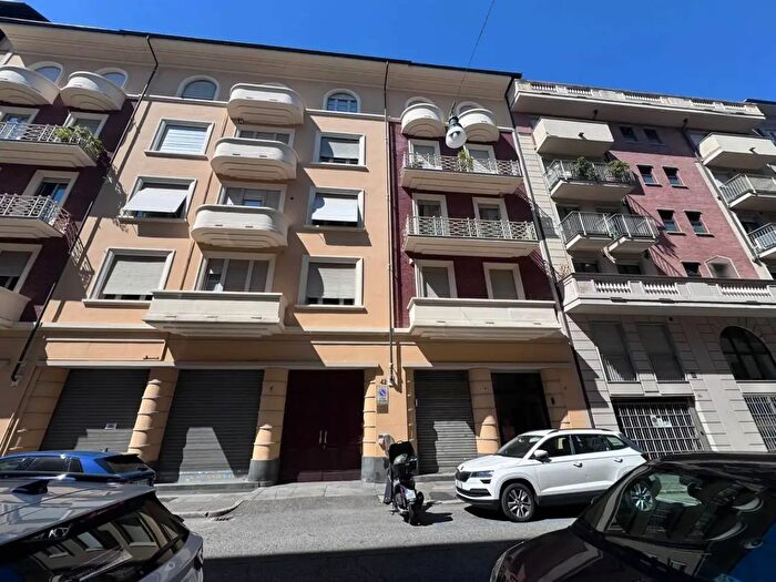 Appartamento con 5 locali in vendita in Via Massena, Torino