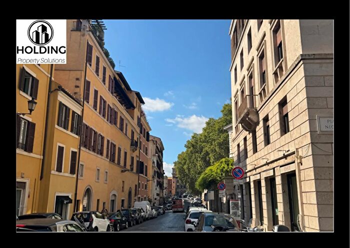 Appartamento con 5 locali in vendita in Via della Scrofa, Roma