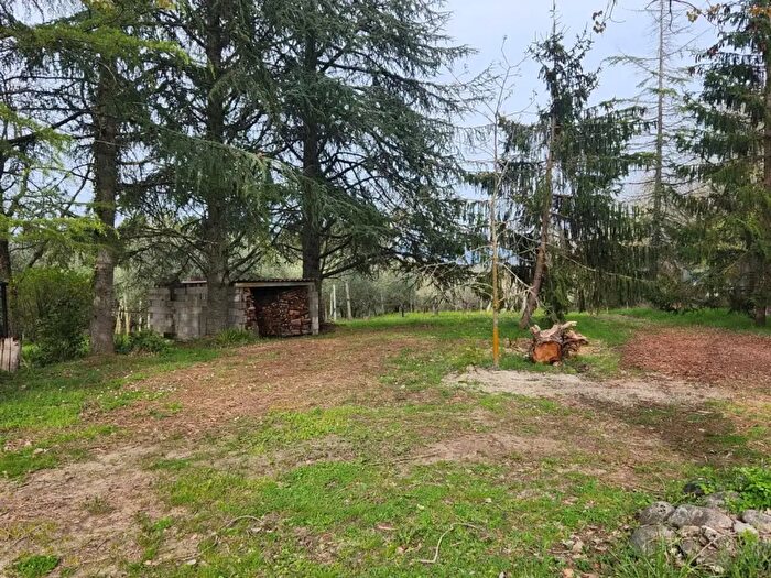 Casa con 7 locali in vendita in Monterchi