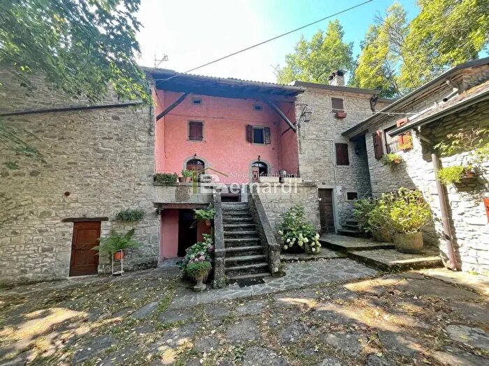 Casa con 6 locali in vendita in Via Serrazzone, Fanano