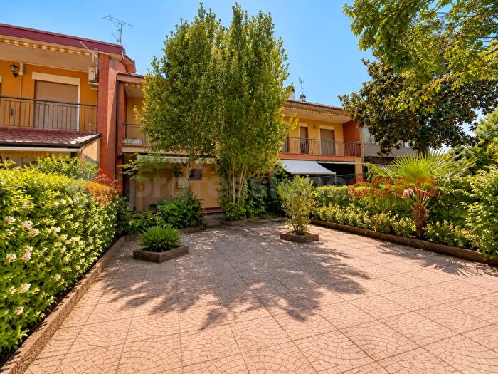 Casa con 5 locali in vendita in Via Germania, Alatri