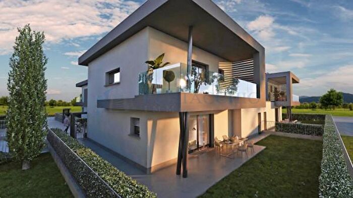 Casa quadrilocale in vendita in Via Udine, Treviolo