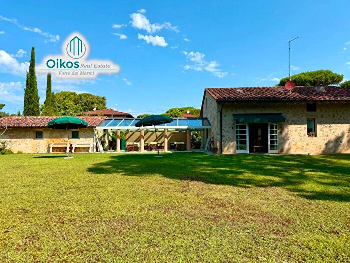 Casa con 6 locali in affitto in Via Firenze, Pietrasanta