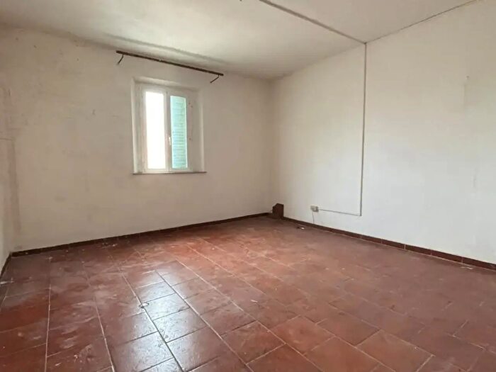 Casa con 10 locali in vendita in Cascina