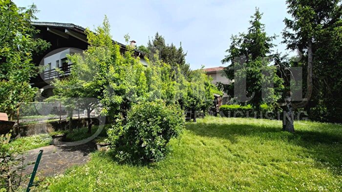 Casa con 7 locali in vendita in Via Flaminia, Cremona