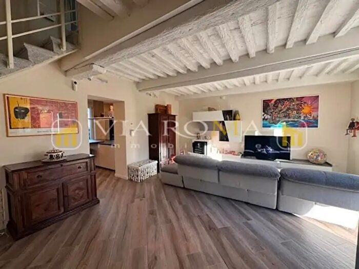 Casa con 5 locali in vendita in Lucca
