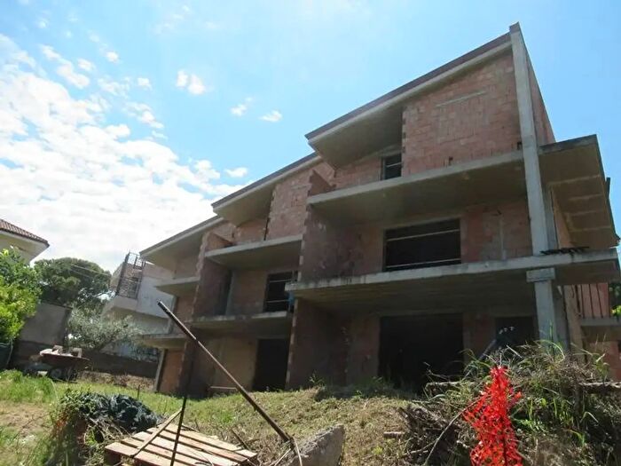 Casa con 12 locali in vendita in Via Moncenisio, Montesilvano