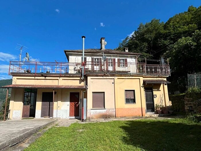 Casa con 20 locali in vendita in Via La Calvario, Domodossola